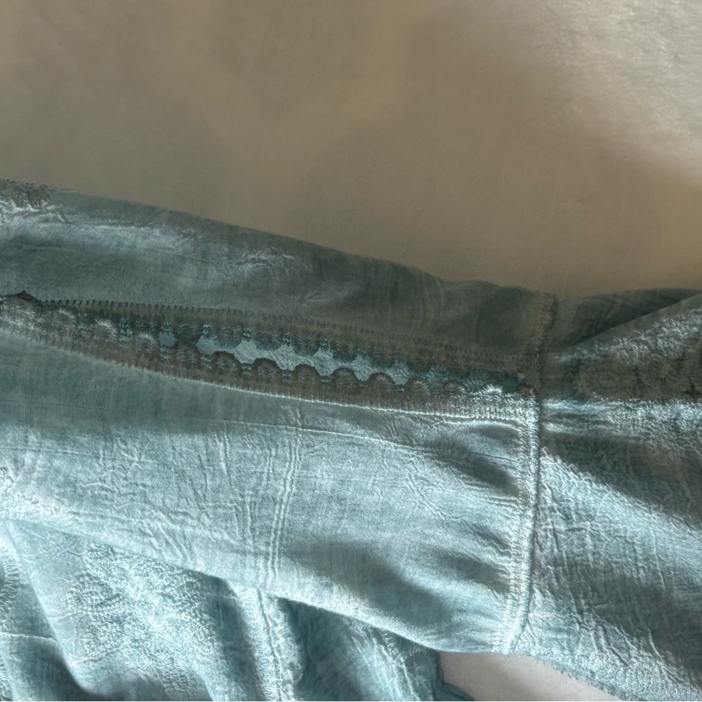 Democracy Blouse Size S Top Sleeves 2/3 Crewneck Light Blue - Picture 12 of 15